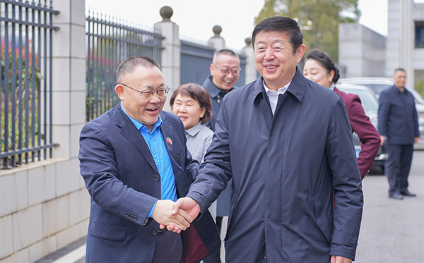 民革中央副主席谷振春一行莅临顶立科技调研 (1).jpg